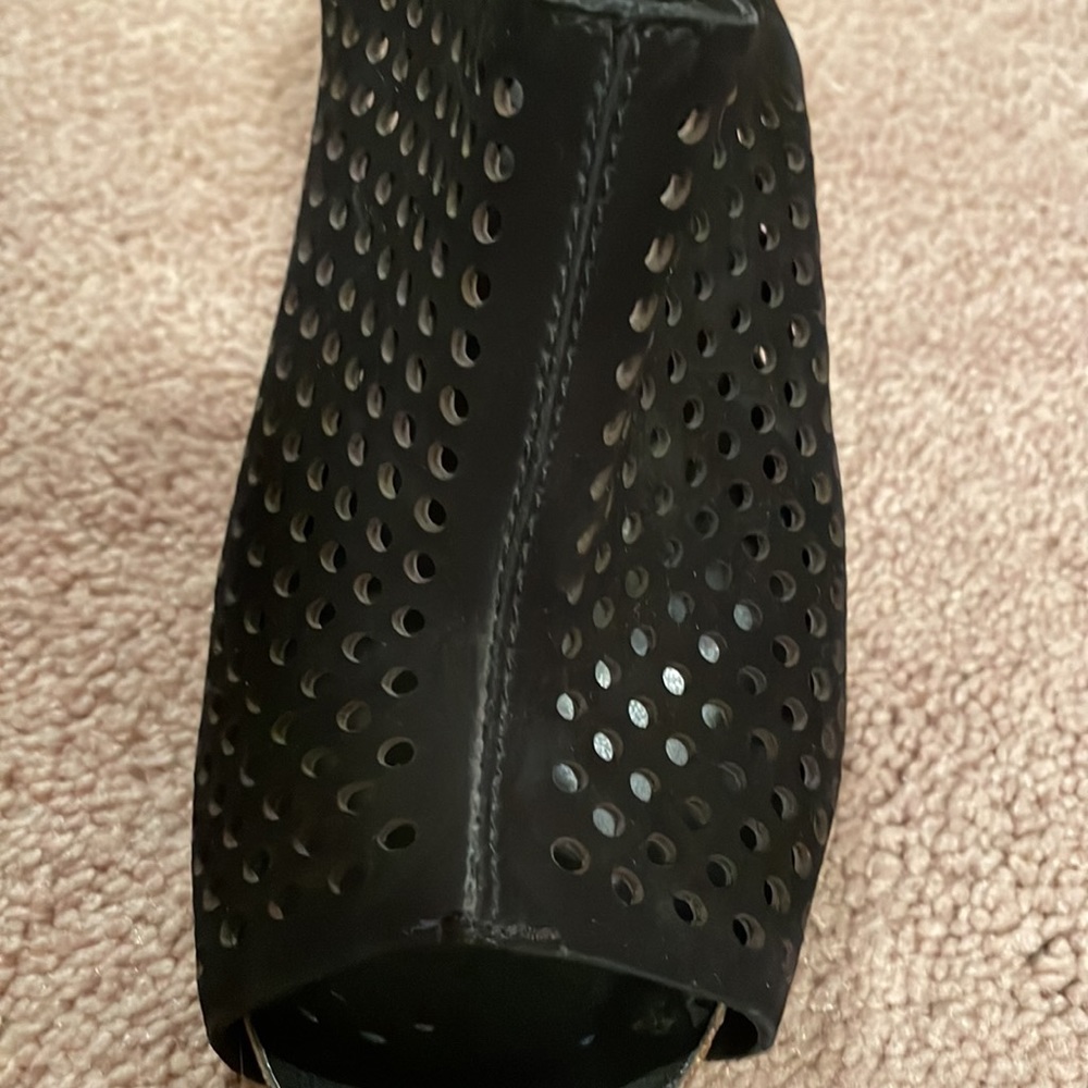 Heels - Picture 4 of 5
